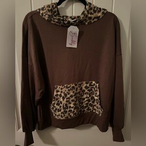 NWT long sleeves nana brown and leopard LS top with hand warmer